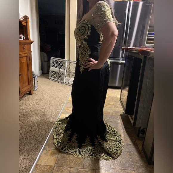 Elegant Black and Gold Formal Evening Gowns Beads Crystals Mermaid - Picture 15 of 16